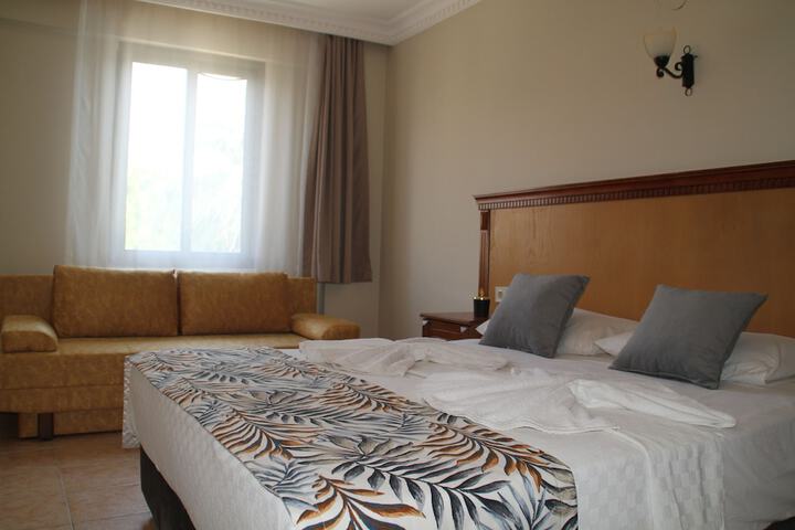 Room 6 of 104