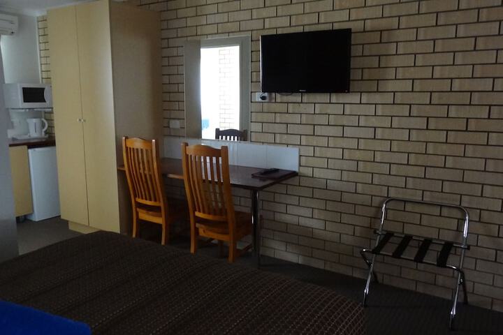 Room 27 of 48