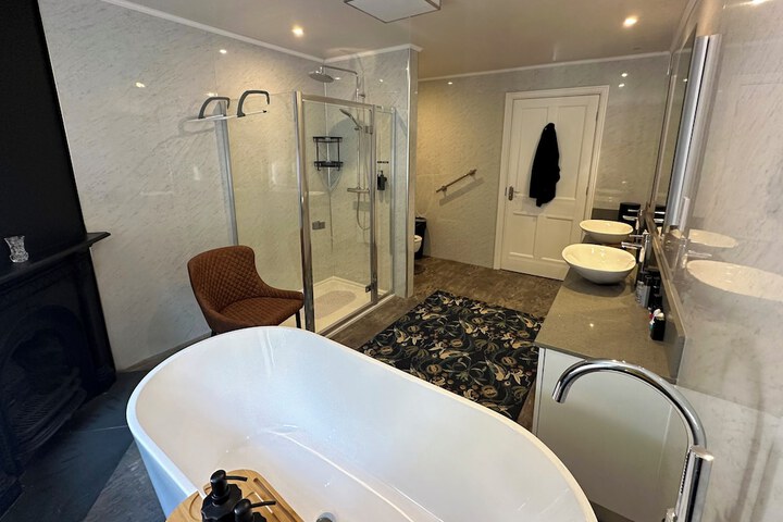 Room 51 of 69