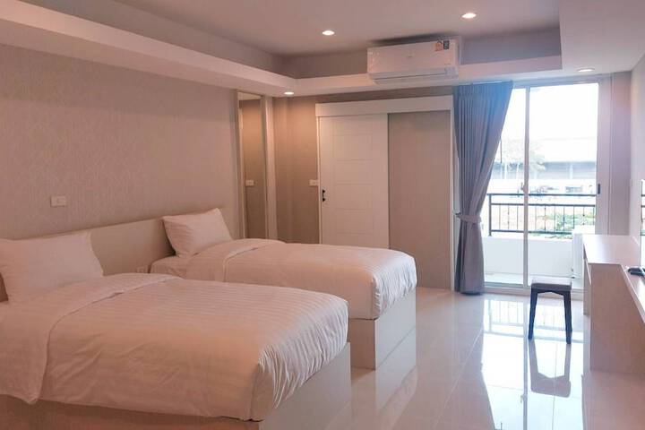 Room 6 of 12