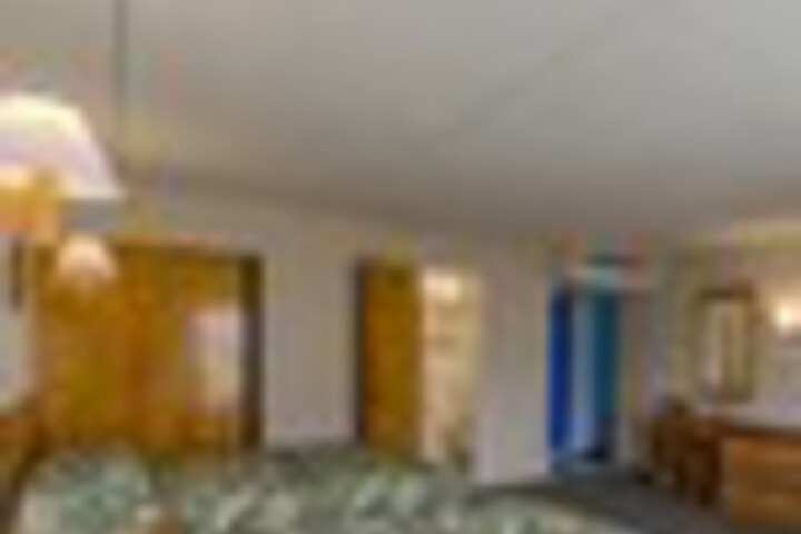 Room 53 of 216
