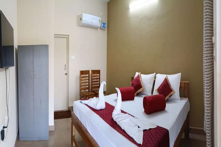 Room 3 of 33