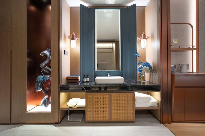 Room 32 of 44