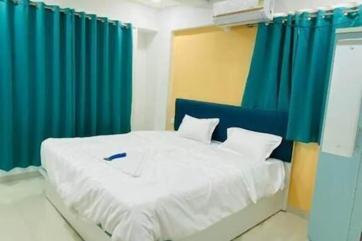 Room 5 of 13