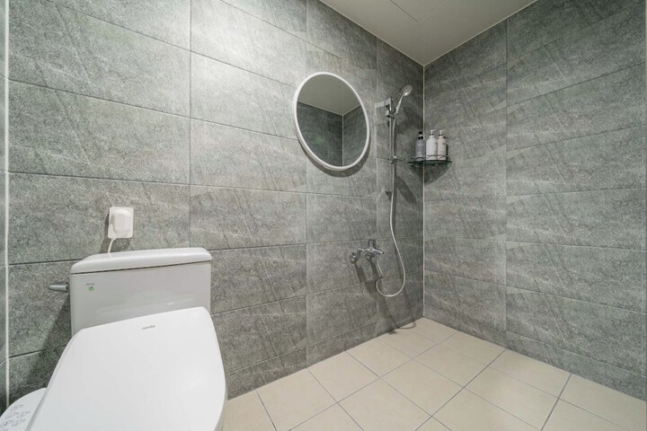 Room 14 of 20