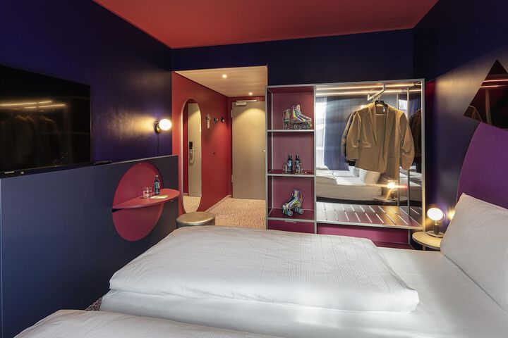 Room 13 of 65