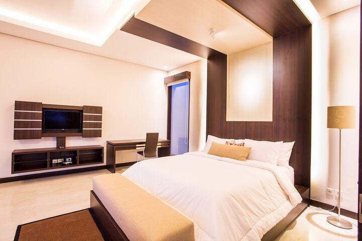 Room 4 of 176