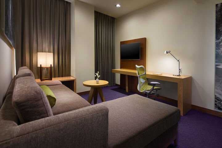 Room 6 of 28