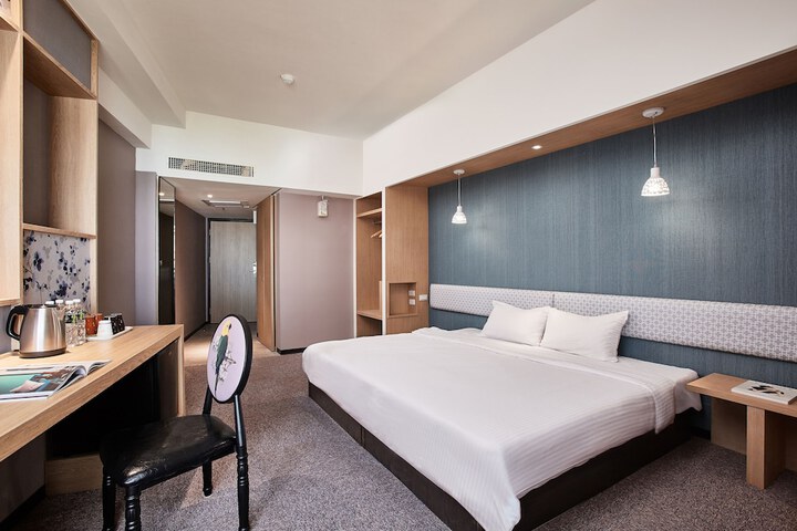 Room 13 of 49