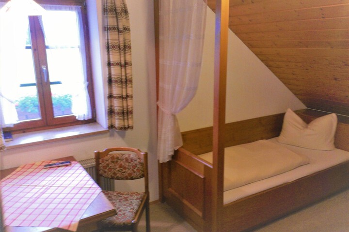 Room 16 of 42