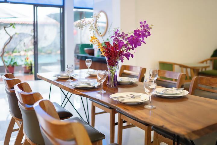 Dining 43 of 55