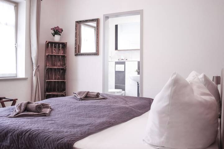 Room 4 of 17