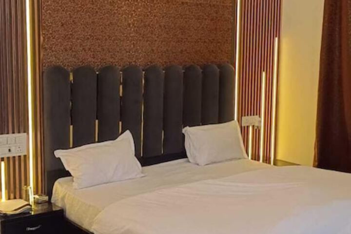 Room 4 of 36