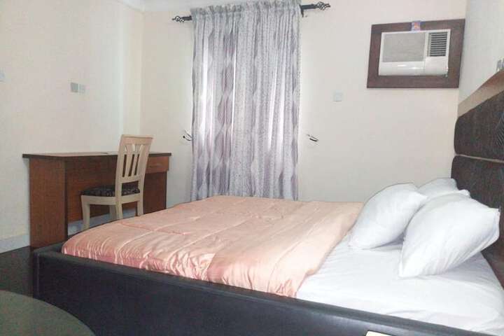 Room 13 of 33