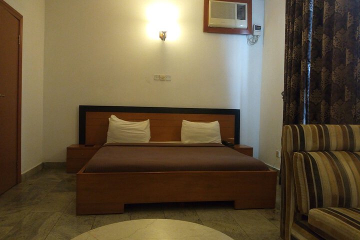 Room 22 of 44