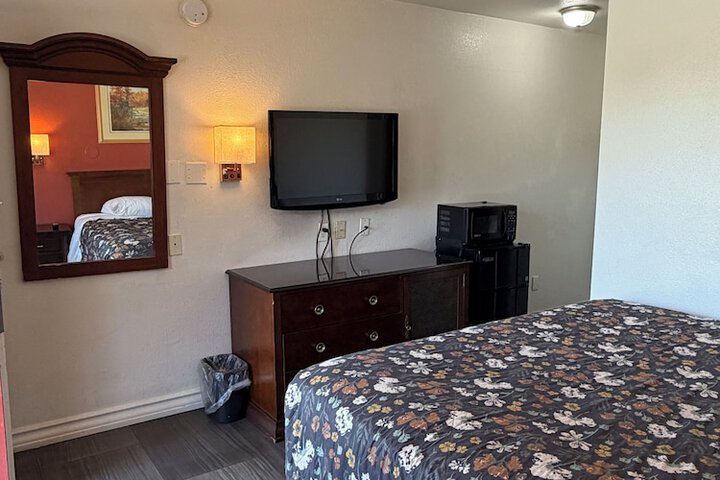 Room 6 of 19