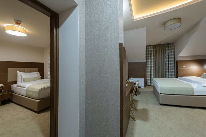 Room 28 of 102
