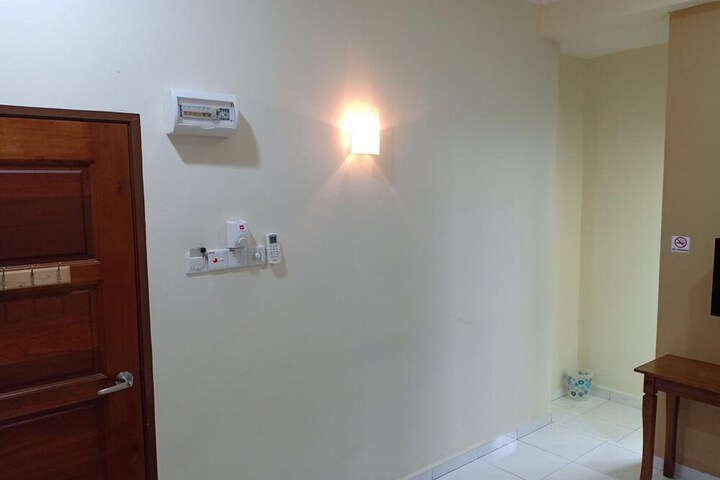 Room 12 of 33