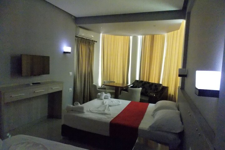 Room 5 of 14