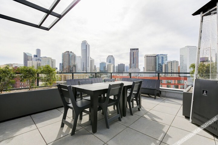 99 Walkscore Modern Broadway Apartments by Barsala in Seattle, WA