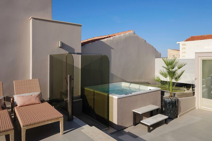 Pool 28 of 43