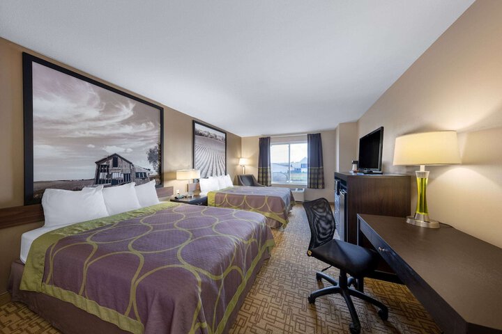 1 Queen Bed (7 of 19)