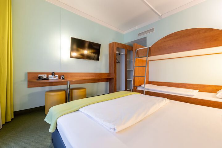 Room 12 of 20