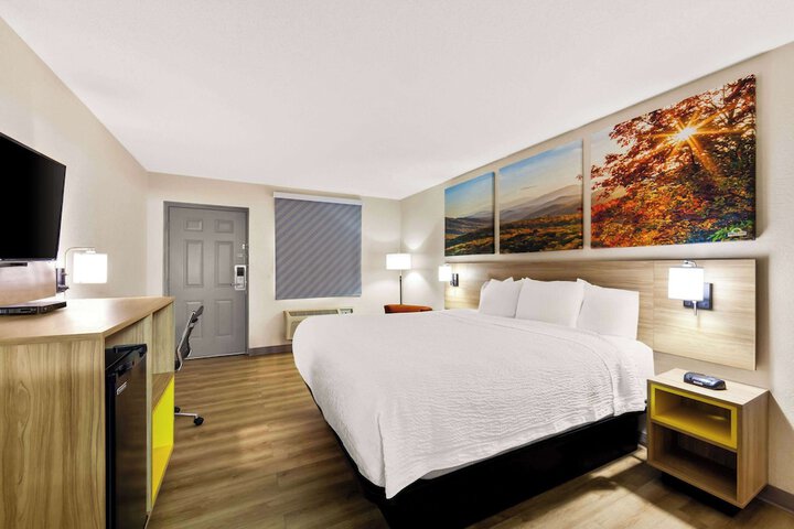 1 King Bed (14 of 18)