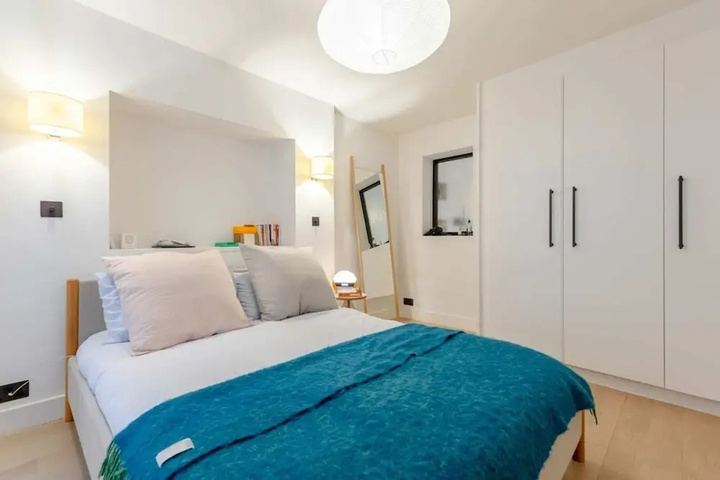Room 2 of 17