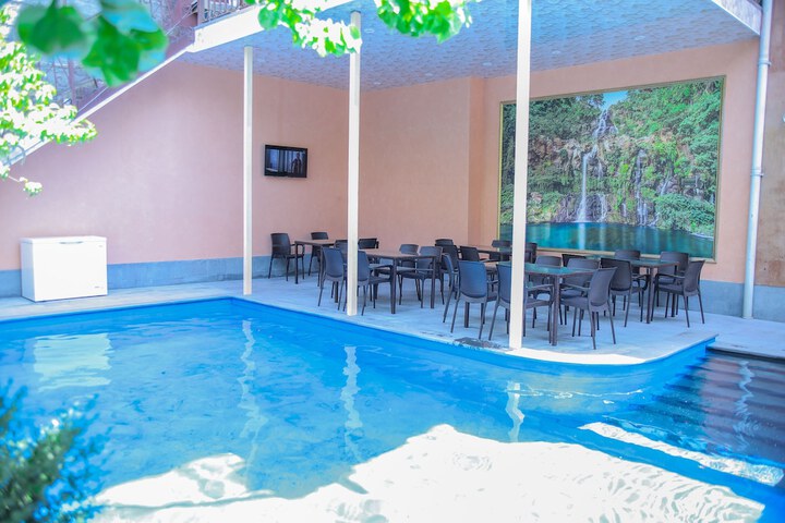 Pool 28 of 39