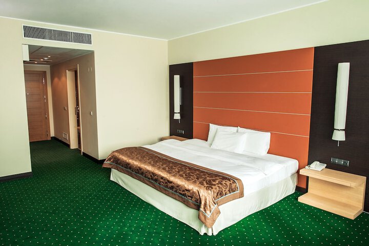 Room 9 of 35