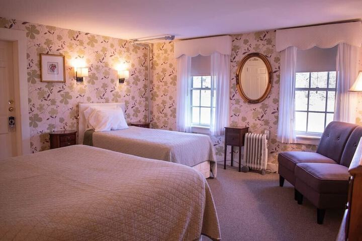 Classic Queen Bed (10 of 15)