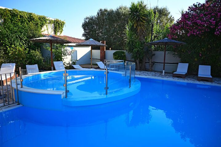 Pool 52 of 123