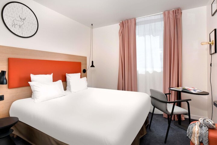 Room 27 of 103