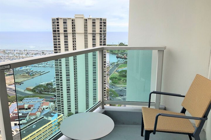 Room 51 of 213