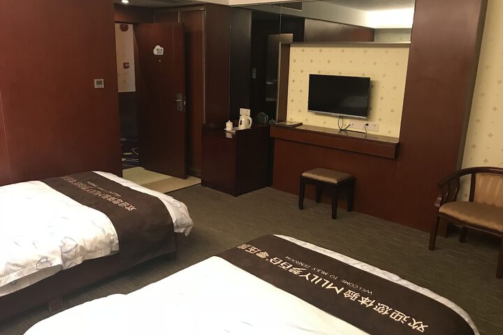 Room 9 of 28