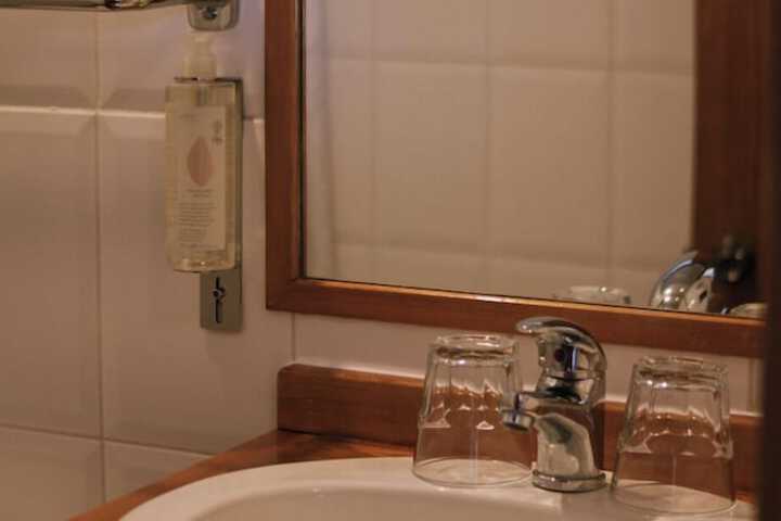 Room 23 of 77