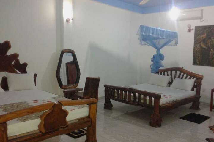 Room 5 of 16