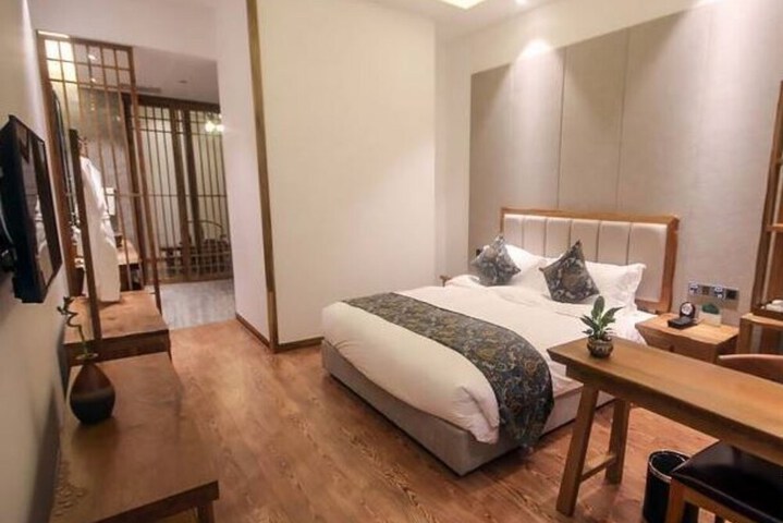 Room 4 of 5