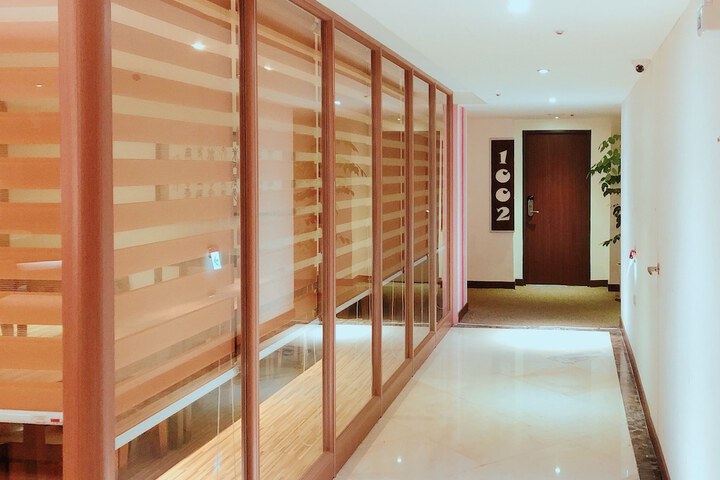 Ballroom/Hall 66 of 69
