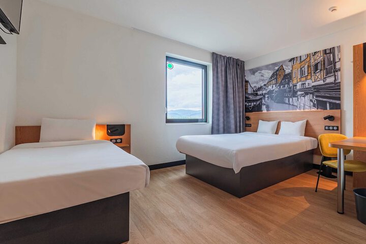 Room 13 of 28