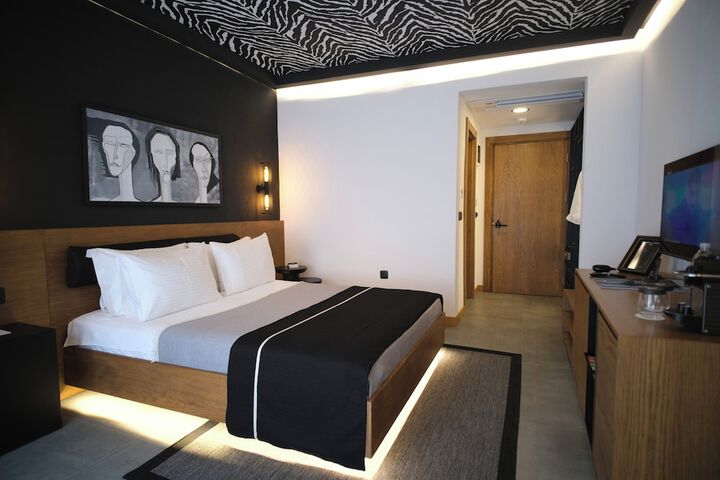 Room 9 of 104