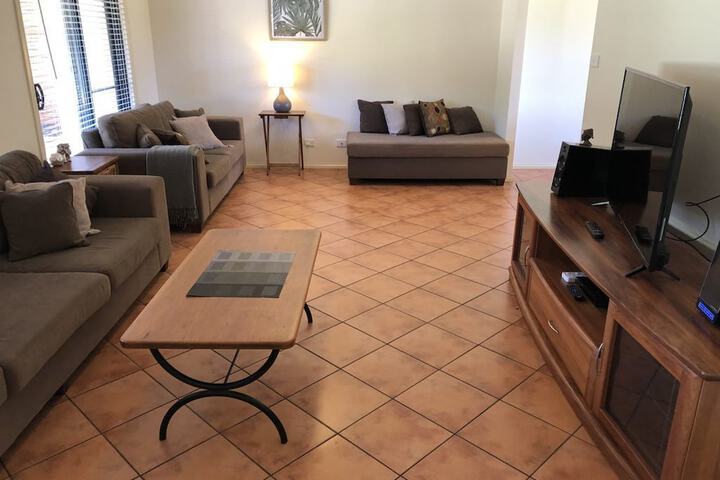 Room 6 of 9