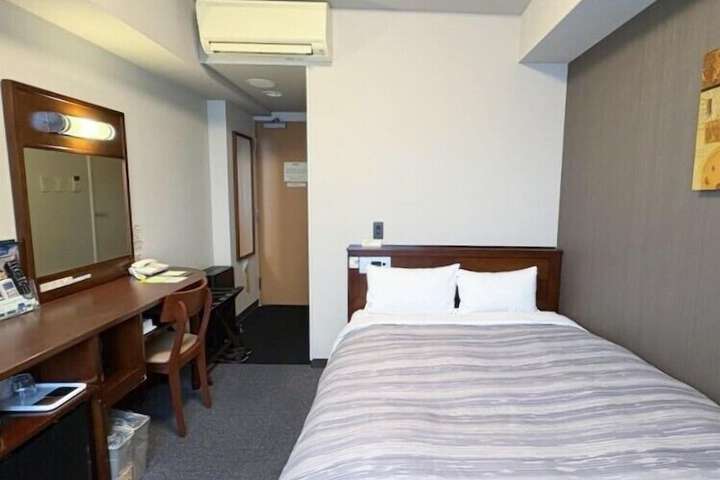 Room 10 of 26