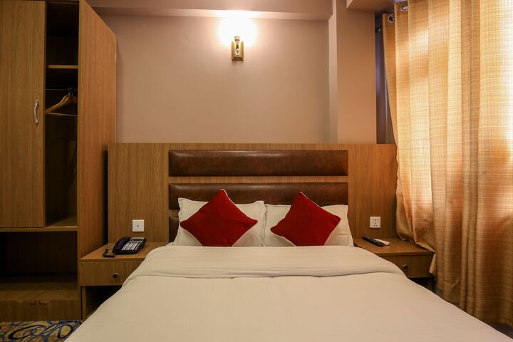Room 10 of 18