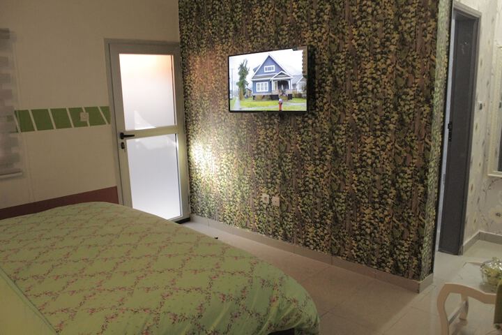 Room 9 of 24