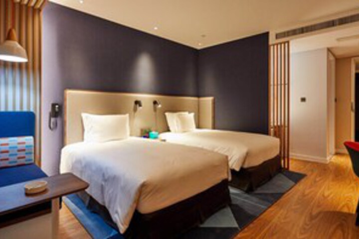 Room 16 of 20