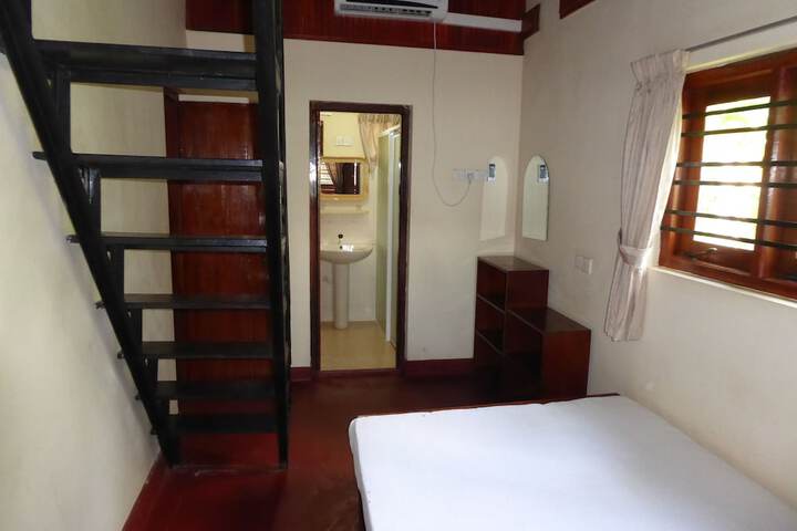 Room 28 of 75