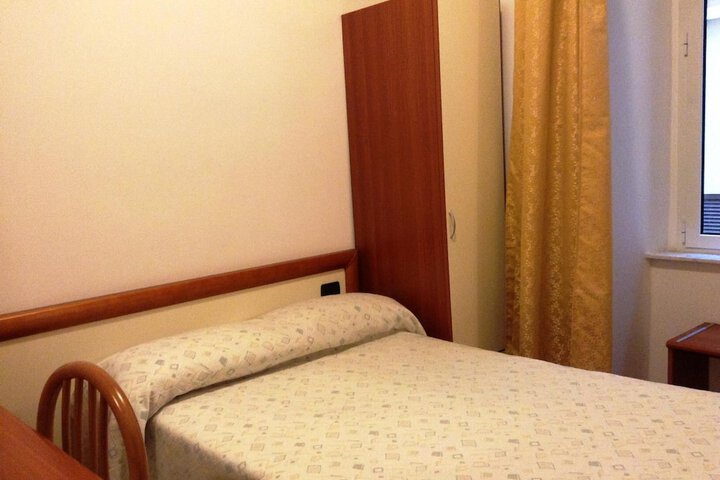 Room 13 of 35