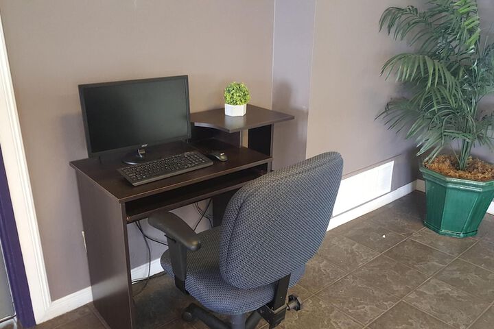 Business Center 27 of 33